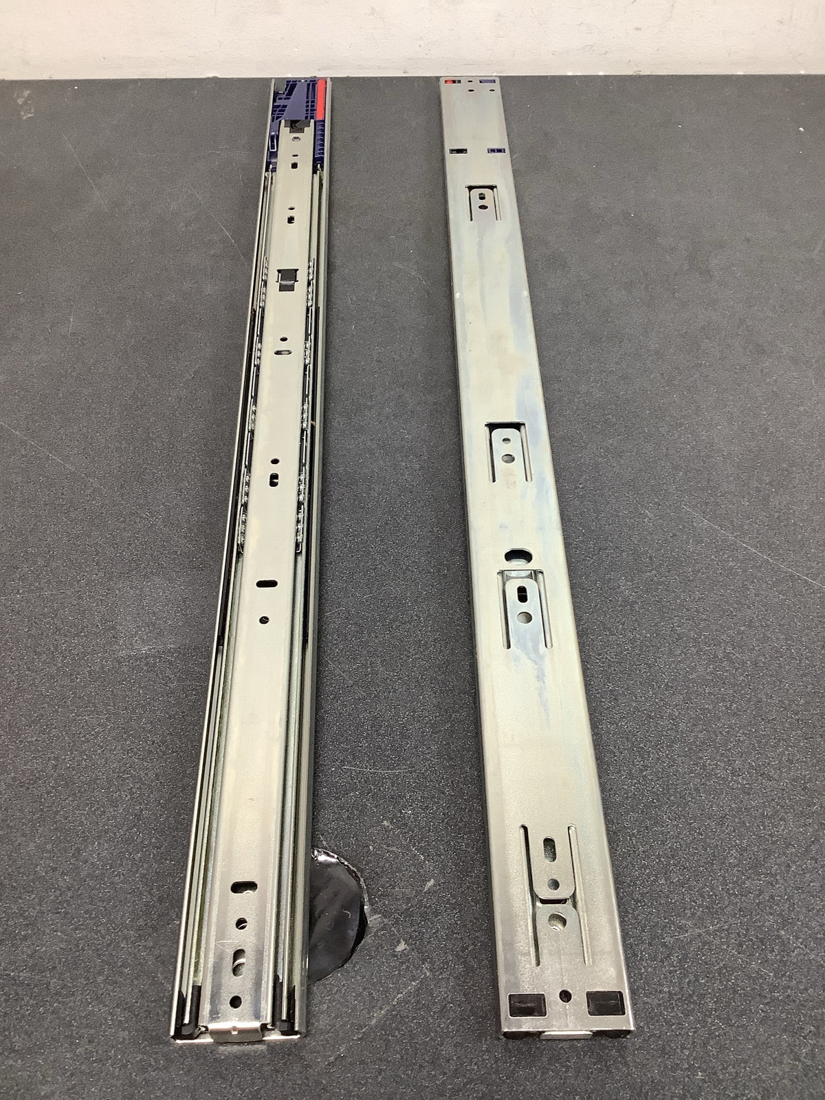 Knape and Vogt KV8450FMB26 8450FM Pair of 26" Soft Close Full Extension Side Mount Ball Bearing Drawer Slide with 100 Lbs. Weight Capacity - Anochrome