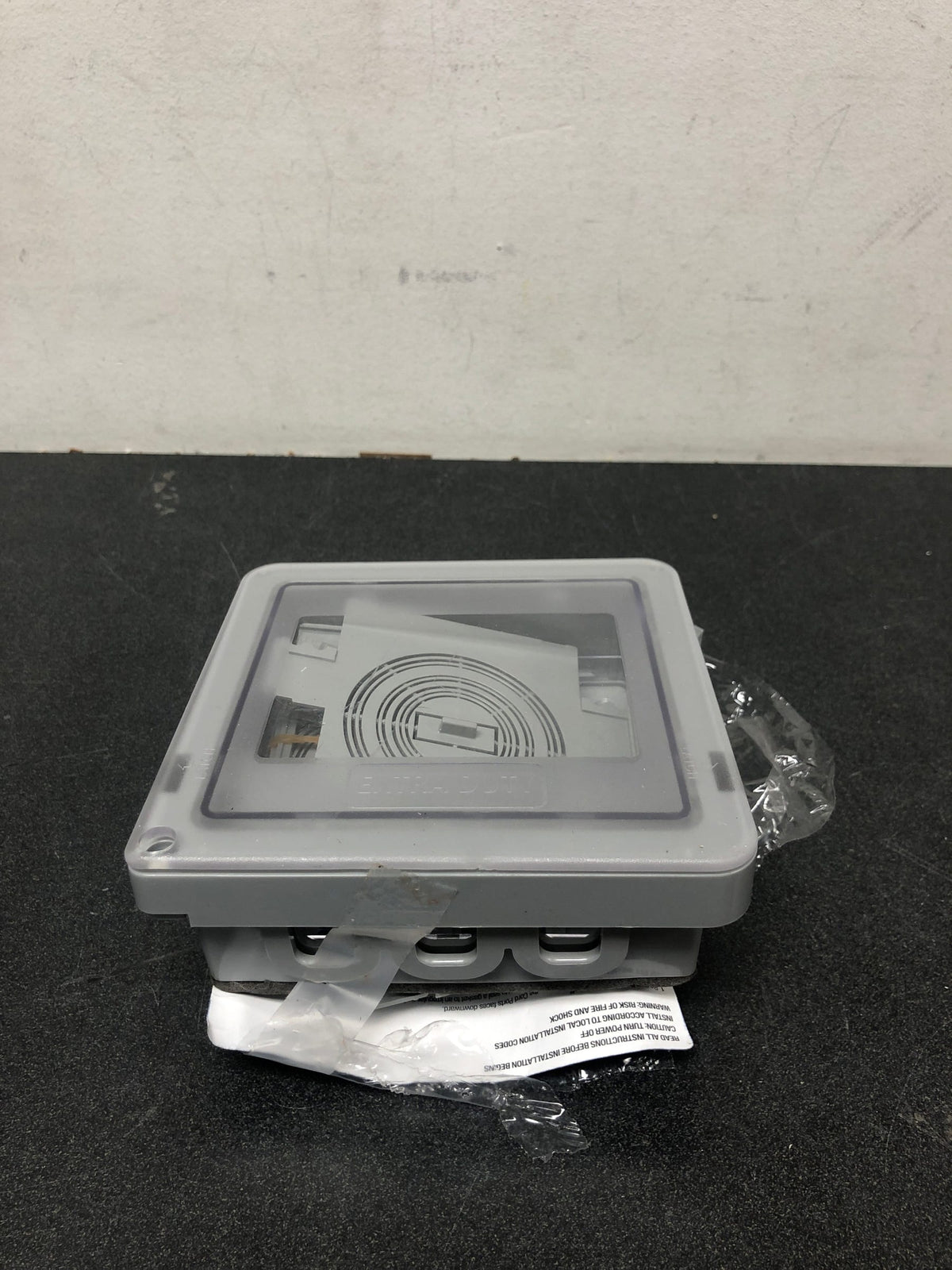Commercial electric WCWL2PG 2-Gang Extra Duty Non-Metallic Low Profile While-In-Use Weatherproof Horizontal/Vertical Receptacle Cover, Clear