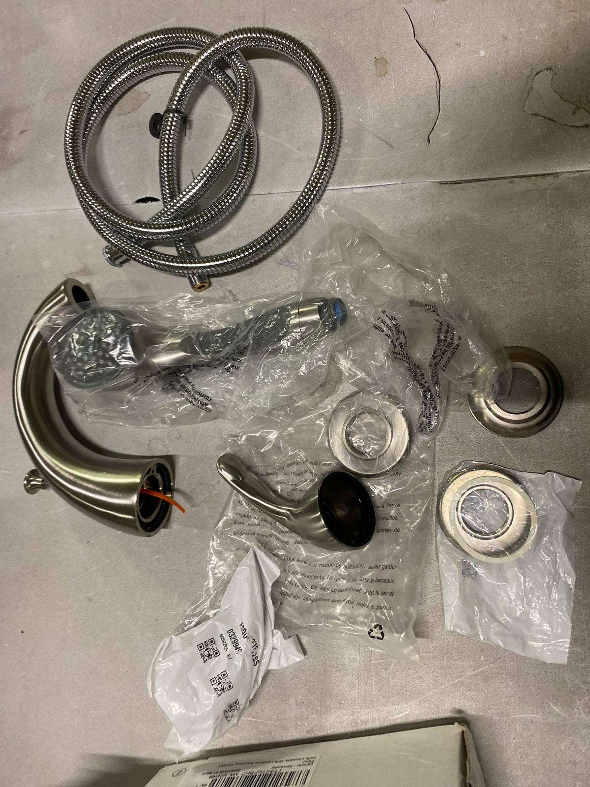 Delta T4705-SS Classic Deck Mounted Roman Tub Filler Trim with Hand Shower - Brilliance Stainless