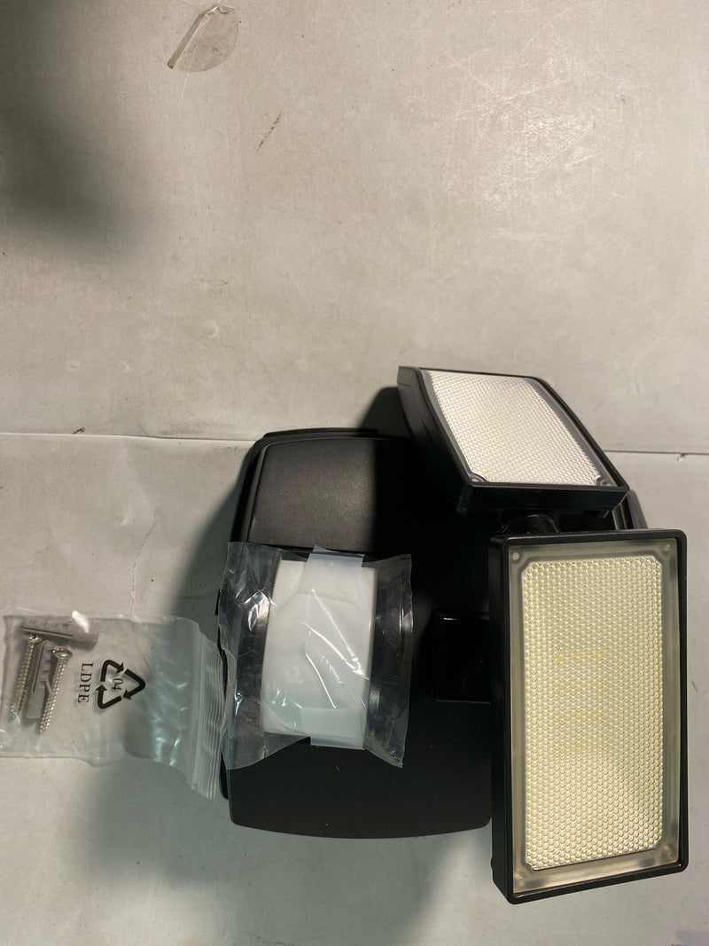 Defiant HB-2813-BK 270-Degree Black Motion Activated Battery Powered Outdoor 3-Head Dusk to Dawn LED Security Flood Light 1300 Lumens