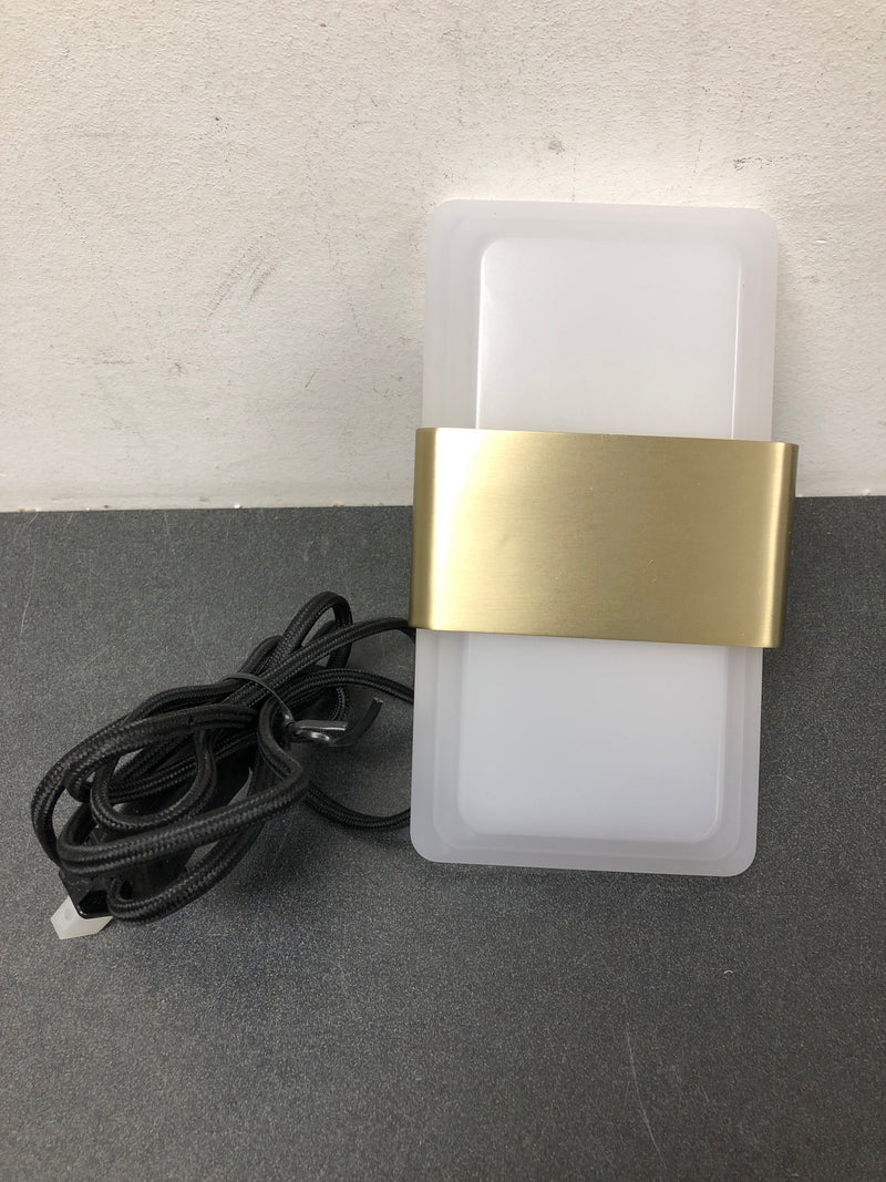 Globe Electric 65923 1-Light LED Integrated Plug-in or Hardwire Wall Sconce, Frosted Acrylic Shade, Matte Brass Finish, 19W, 500 Lumens, 3000 Kelvin, 90+ CRI, in-Line On/Off Rocker Switch