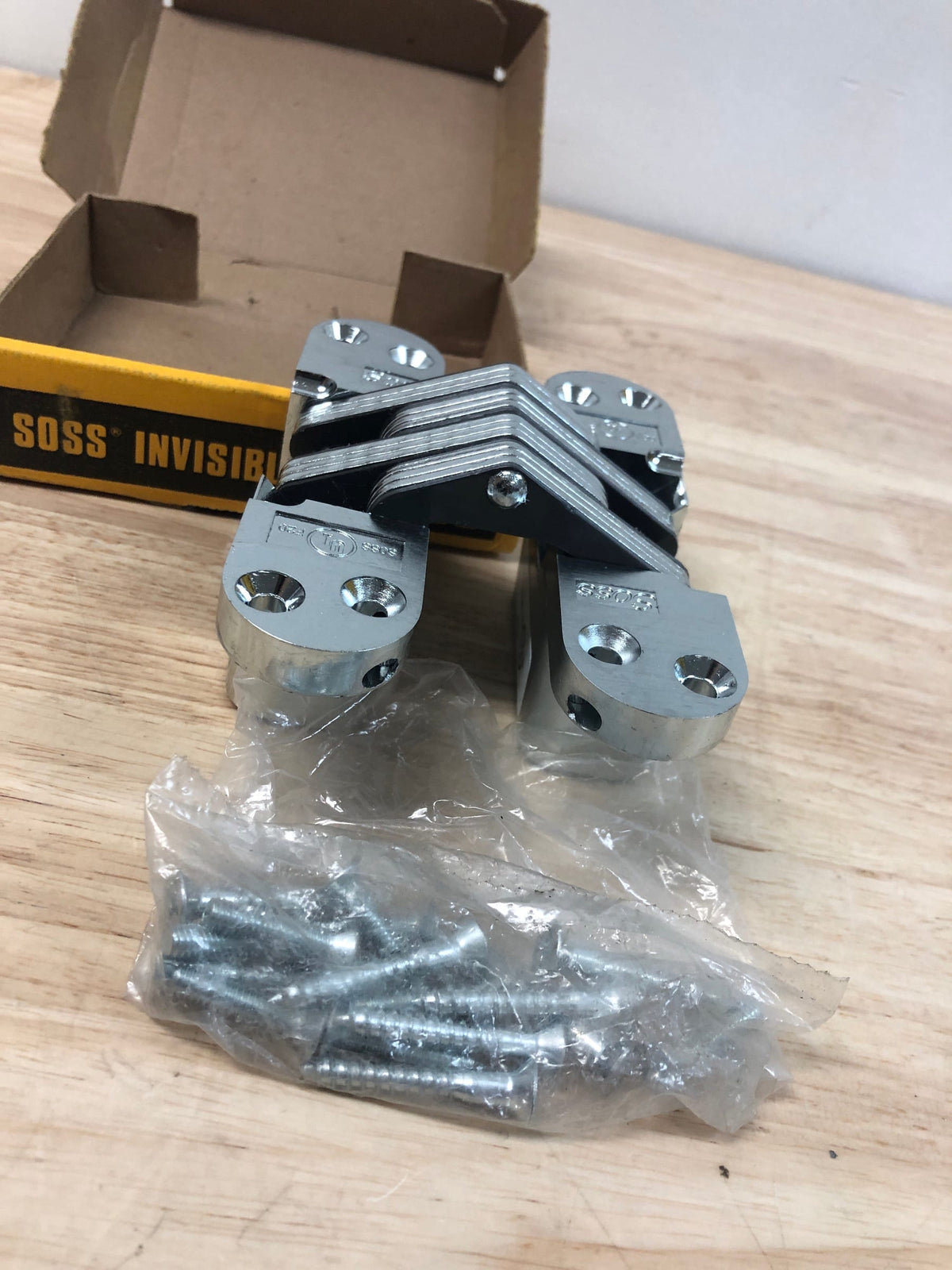 Soss 220US26D 5-1/2" High Invisible Hinge for Heavy Duty - Satin Chrome