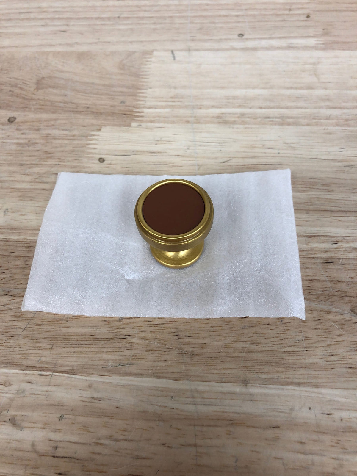 Belwith Keeler B077977LRBGB Reserve 1-1/4" Round Luxury Leather Cabinet Knob / Drawer Knob - Brushed Golden Brass / Brown Leather