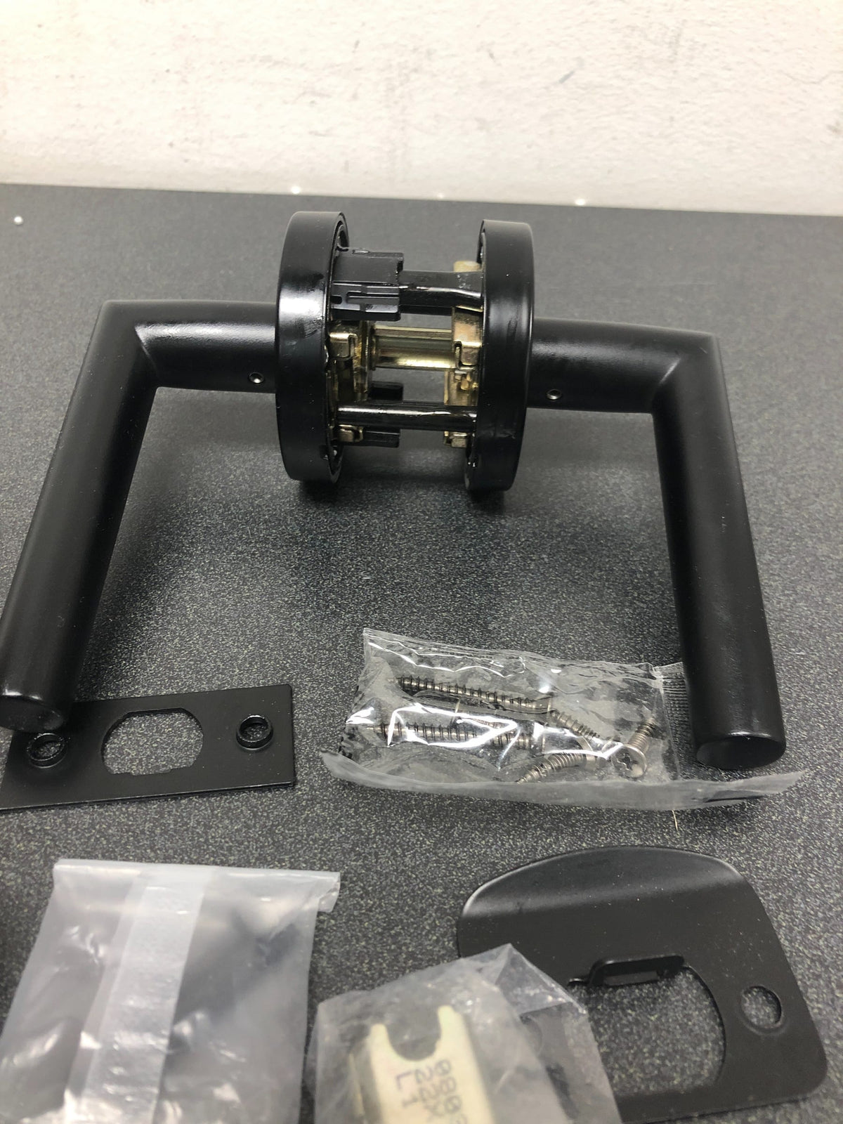 Kwikset 730MILRDT-514 Milan Privacy Door Lever Set with Round Rose - Matte Black