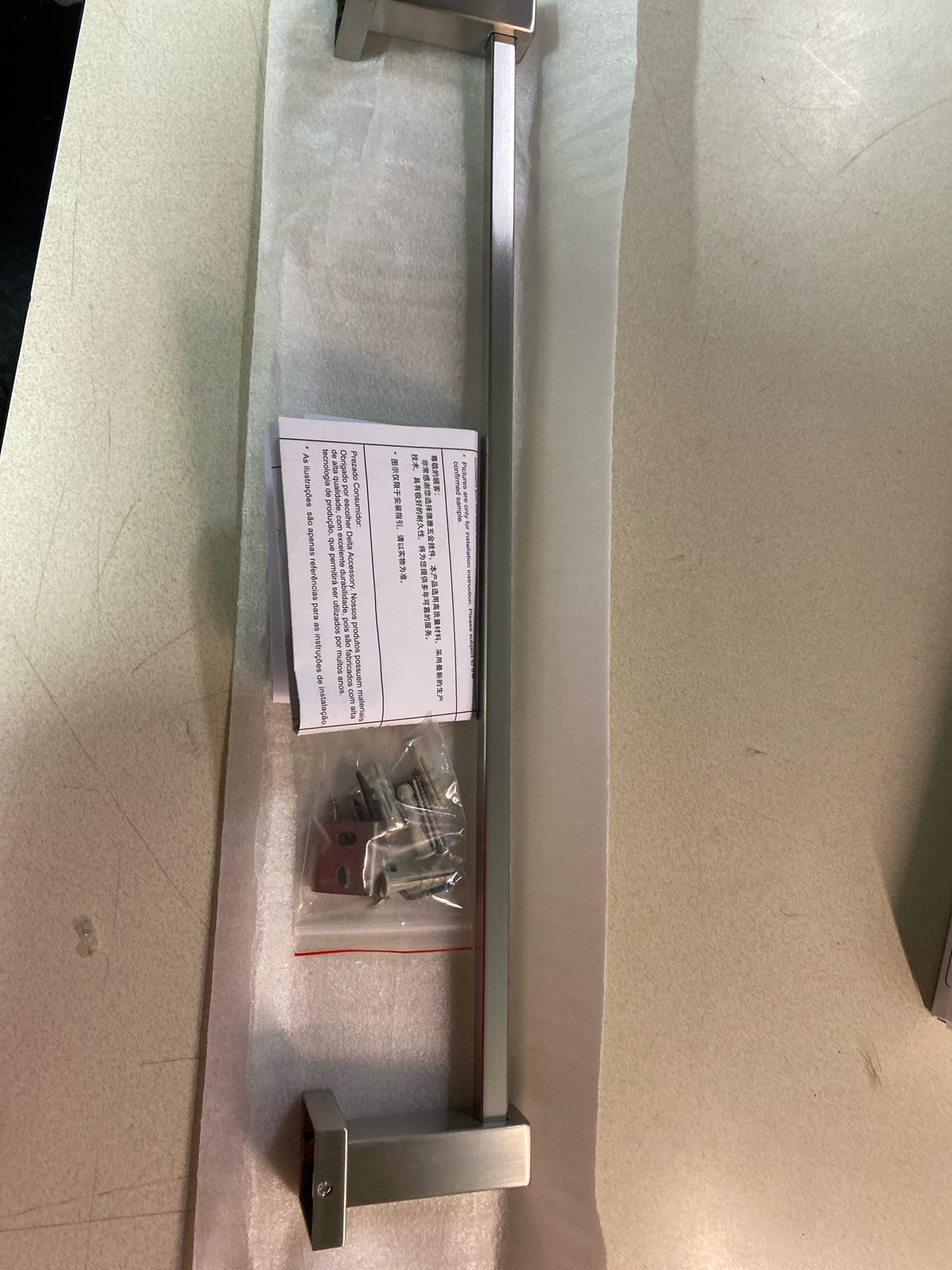 Delta IAO20818-SS Velum 18" Towel Bar - Brilliance Stainless