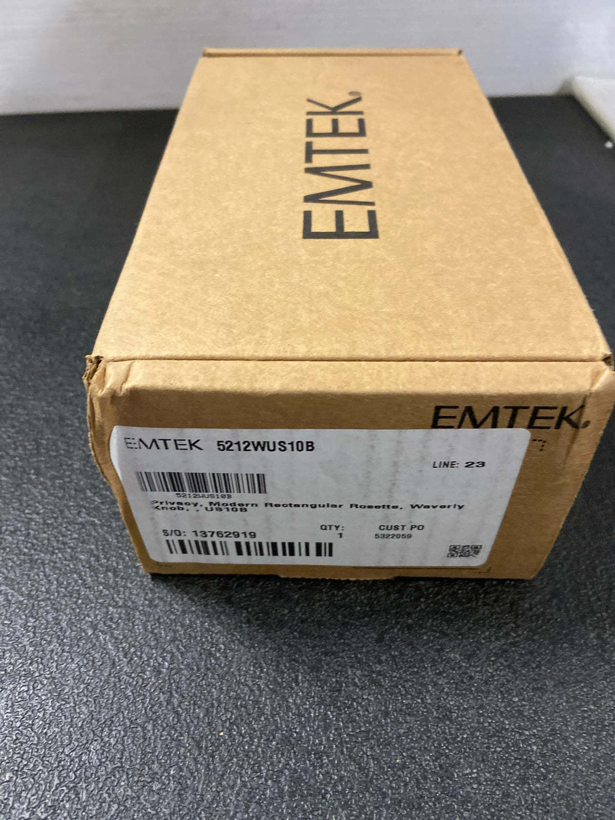 Emtek 5212WUS10B Privacy, Modern Rectangular Rosette, Waverly Knob, US10B
