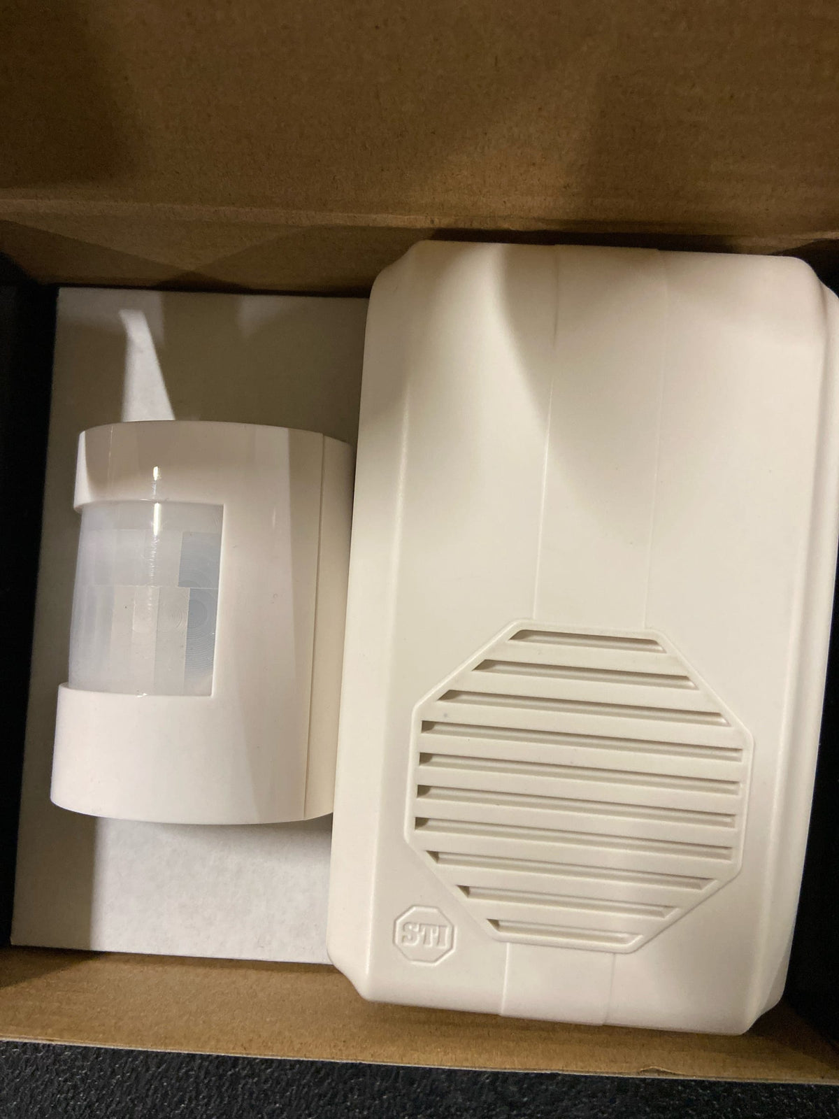 Safety technology international STI-3610 Wireless Motion Activated Chime with Receiver