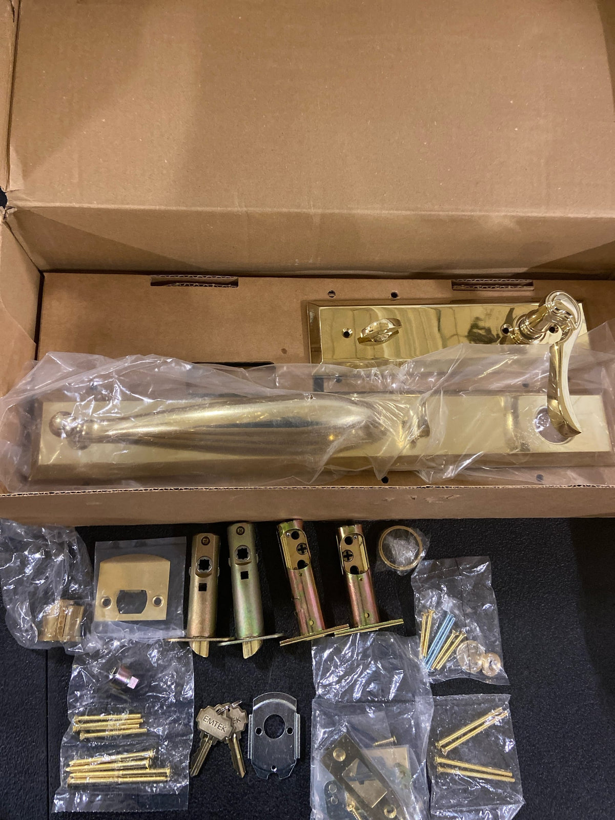 Emtek 4415PVD RH Coventry Lever Jefferson Single Cylinder Keyed Entry Handleset From the American Classic Collection - Polished Brass