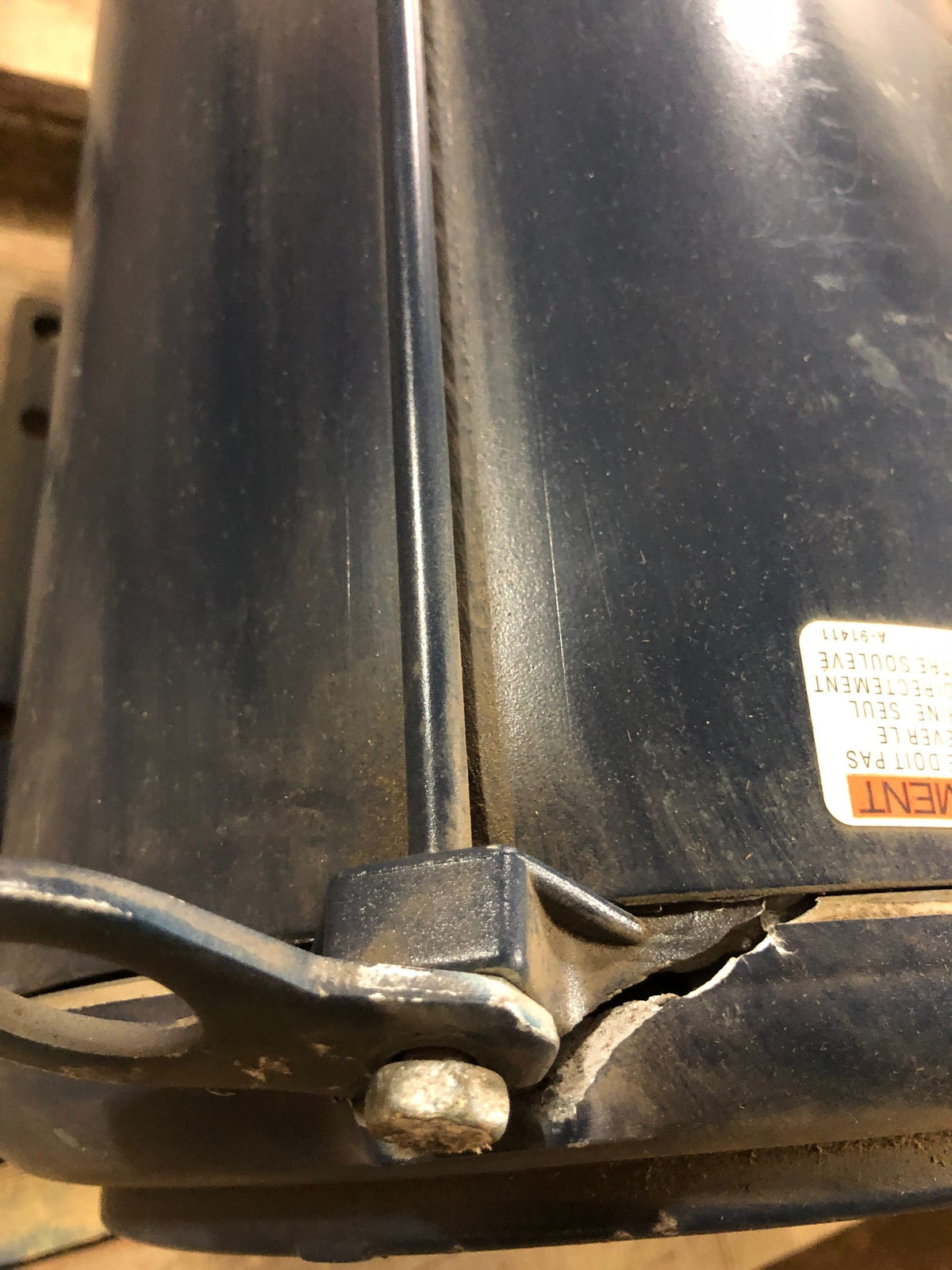 Marathon Electric GT0016A, 7 1/2 Hp, 1800 Rpm, 213T FR, 230/460 Vac, 3 PH, General Purpose, Globetrotter, Dripproof, 213TTDBD6026. - -note cracked body---
