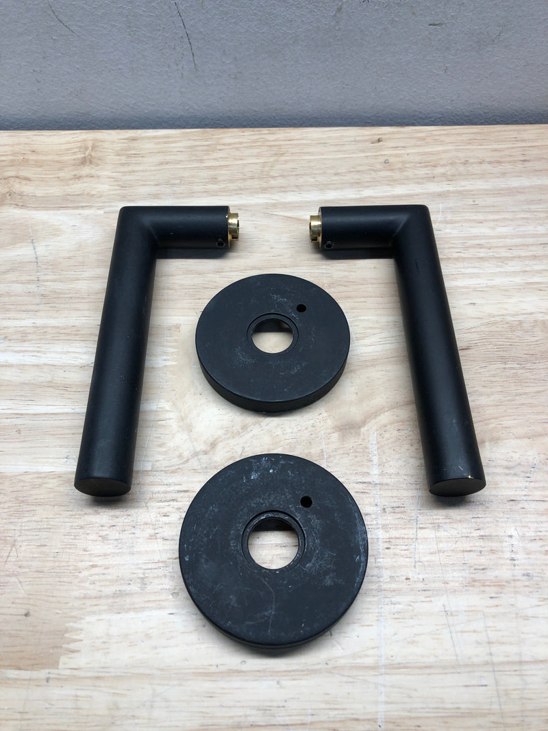 Emtek C5209STUUS19 Stuttgart Privacy Door Lever Set with Disk Rose and CF Mechanism from the Brass Modern Collection - Flat Black