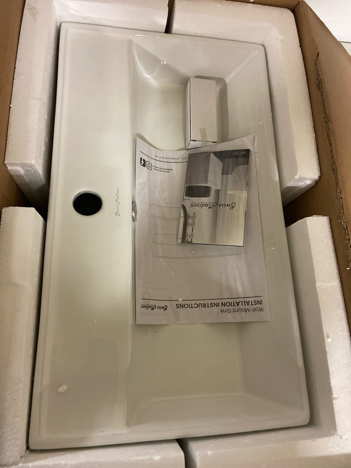 Swiss Madison SM-WS318 Claire 22-1/16" Rectangular Ceramic Wall Mounted Bathroom Sink with Overflow and Single Faucet Hole - White