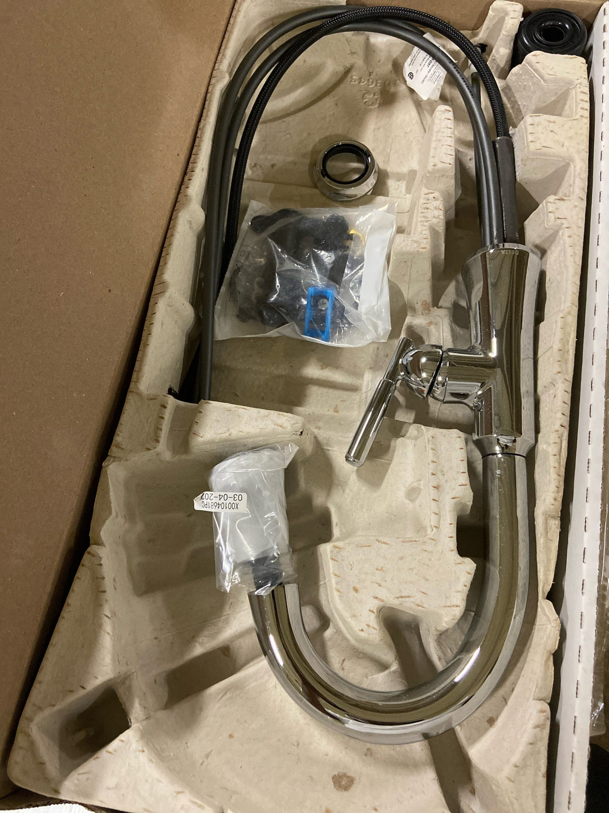 Delta 9979-DST Coranto 1.8 GPM Single Hole Pull Down Bar Faucet with Magnetic Docking Spray Head - Chrome