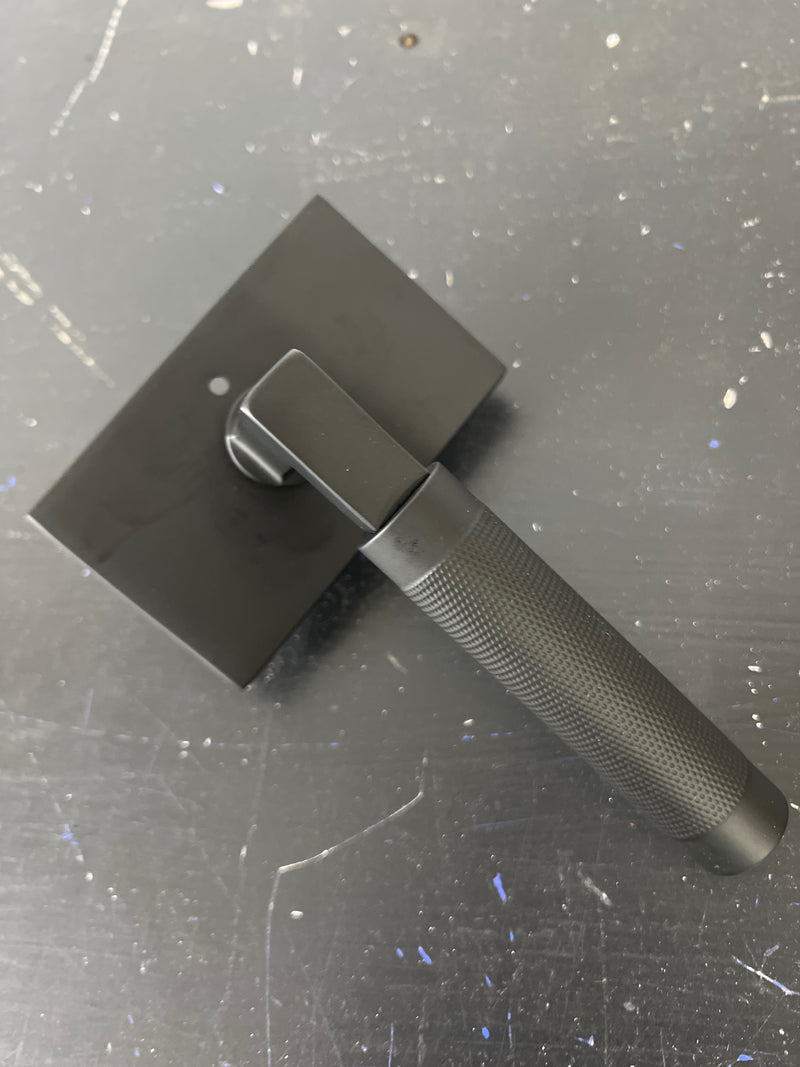 Emtek 5212US19.LSUS19.KNUS19.RH Knurled L-Square Right Handed Privacy Door Lever Set with Modern Rectangular Rose from the SELECT Brass Collection - Flat Black