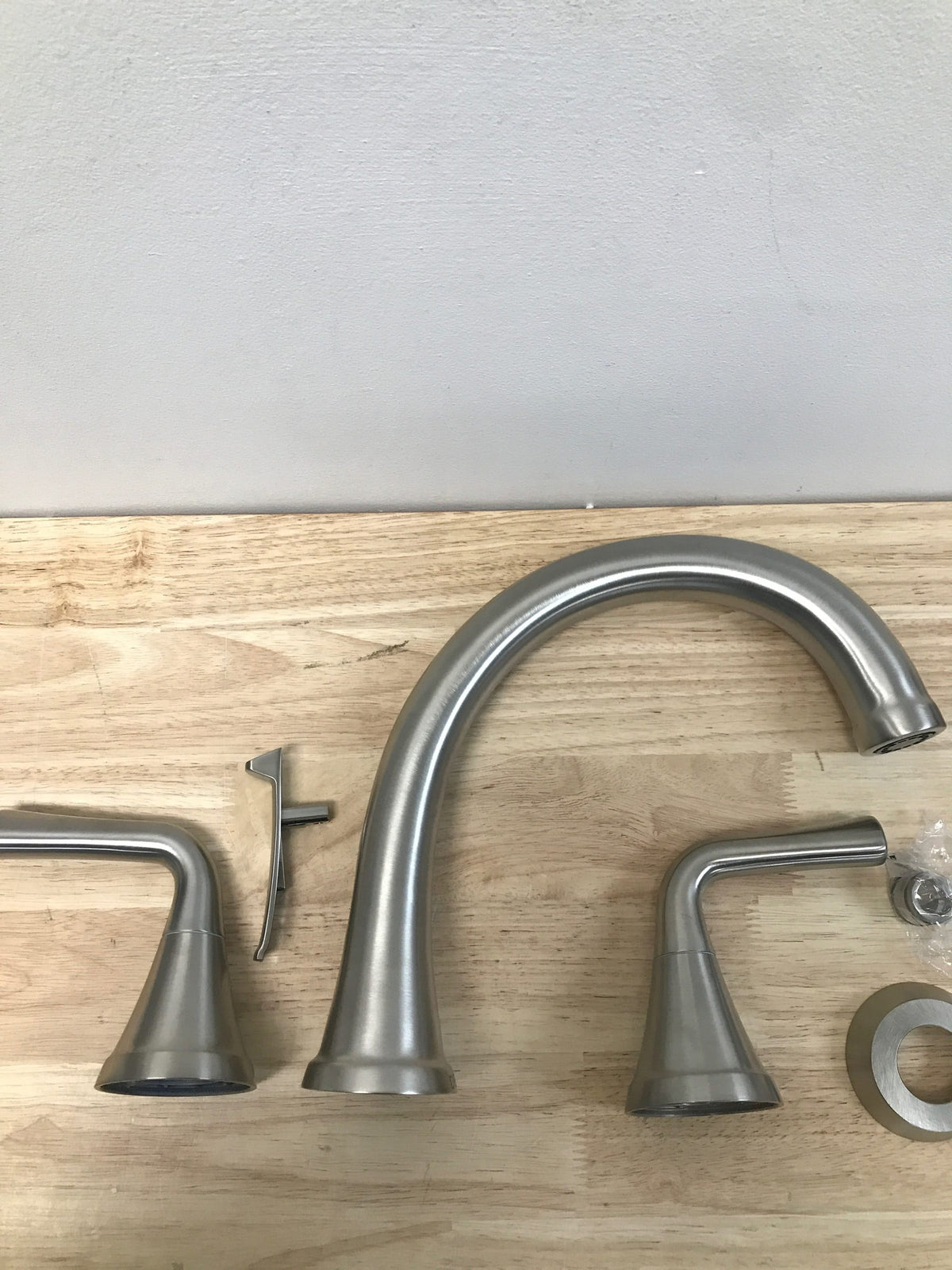 Delta T4733-SS Kayra Deck Mounted Roman Tub Filler with Built-In Diverter - Includes Hand Shower - Brilliance Stainless