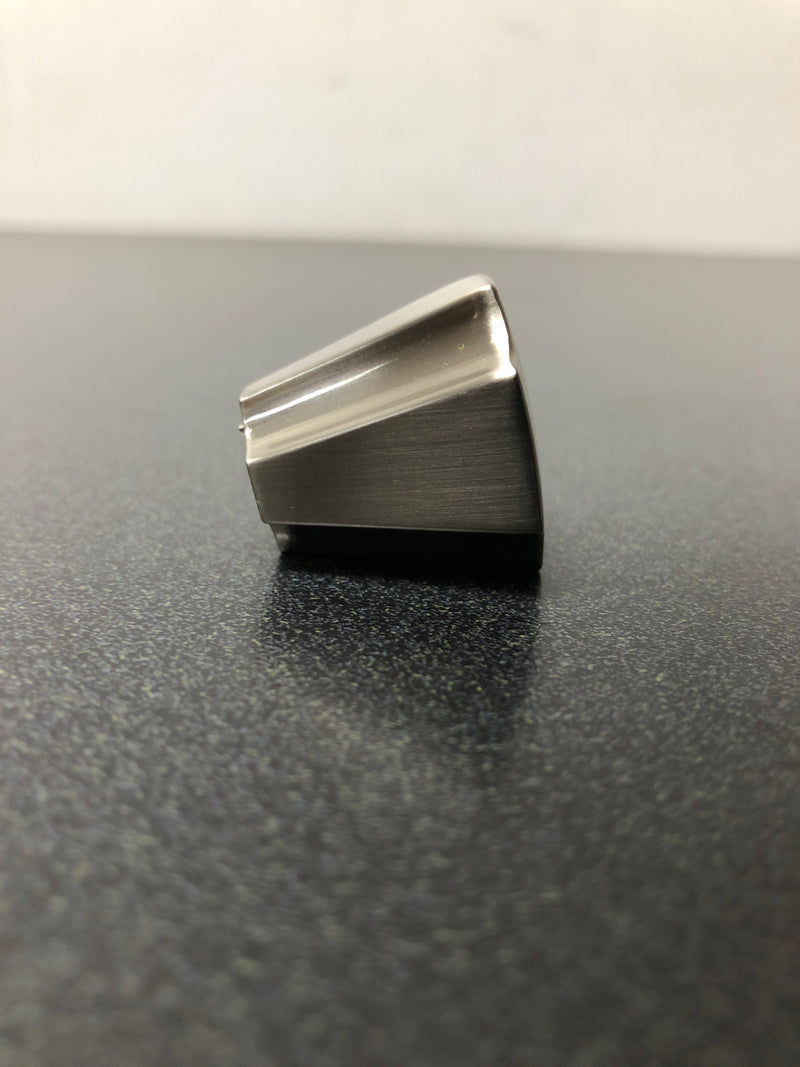 Belwith Keeler B076635-SN Monarch 1-1/8" Scalloped Square Glam Button Cabinet Knob / Drawer Knob - Satin Nickel