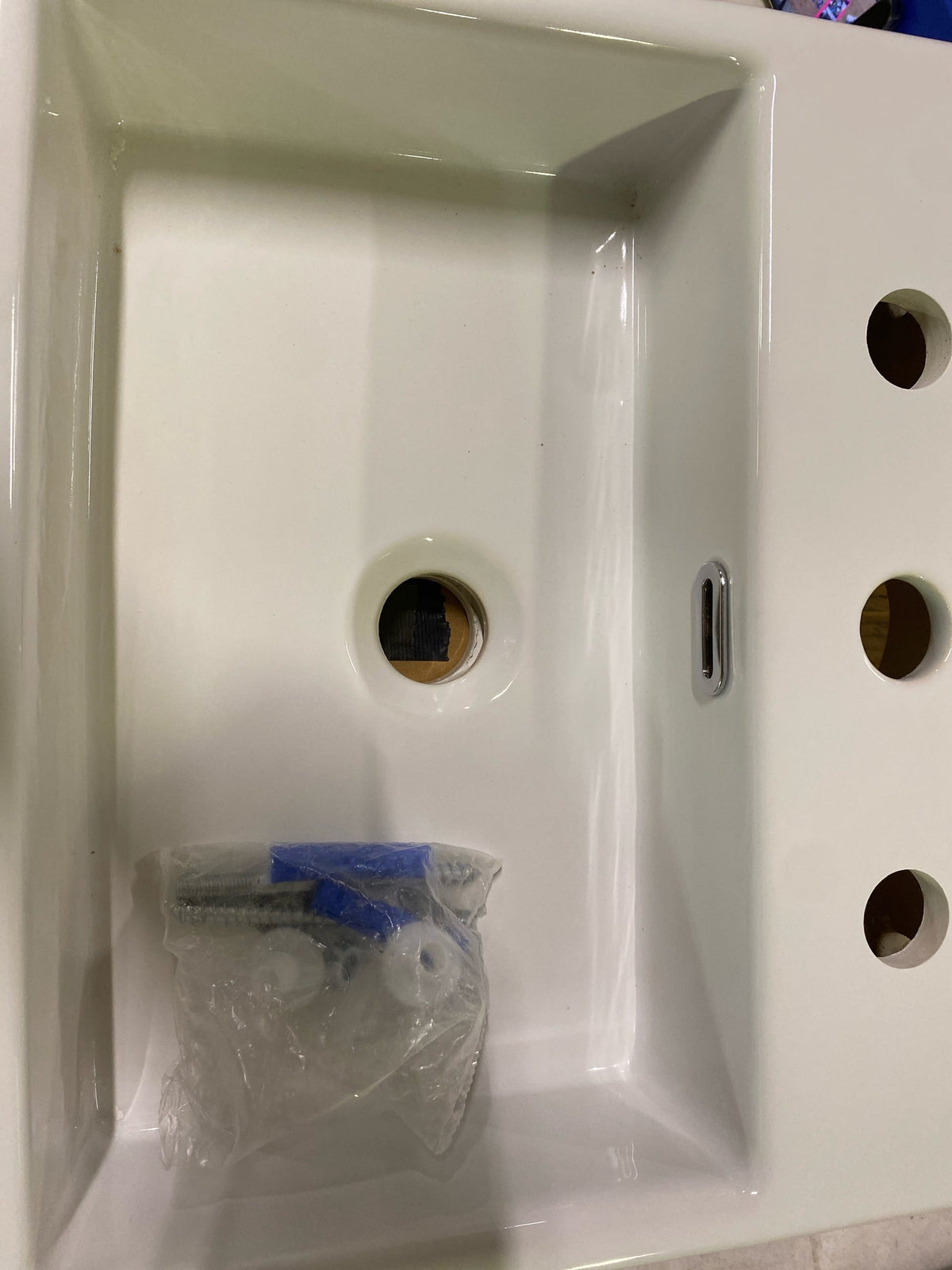 Ws bath collections Quattro 40.01 Quattro 40 Wall Mount / Vessel Bathroom Sink in Ceramic White with 1 Faucet Hole