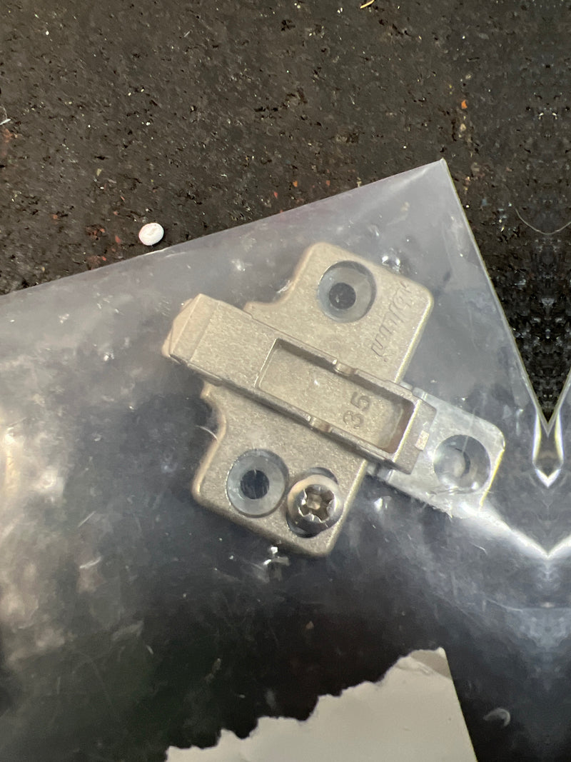 Blum B175H7 0mm Die Cast Screw On Frameless Clip Mounting Plates