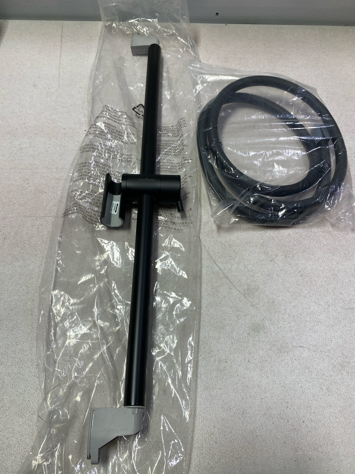 Hansgrohe 28632670 Unica 24" Shower Slide Bar - Matte Black