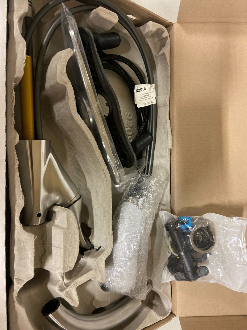 Delta Linden Single Handle Pull-Out Kitchen Faucet, Arctic Stainless