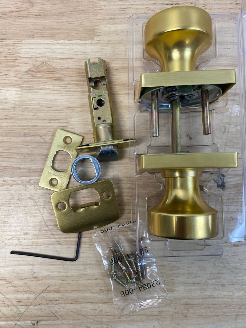 Kwikset 720PSKSQT-4 Pismo Passage Door Knob Set with Square Rose - Satin Brass