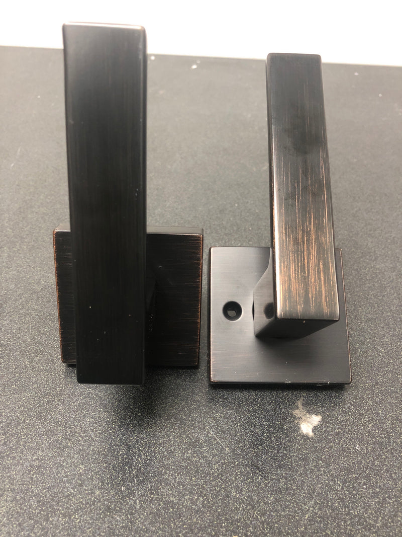 Kwikset 720SALSQT-11P Singapore Passage Door Lever Set with Square Rose - Venetian Bronze