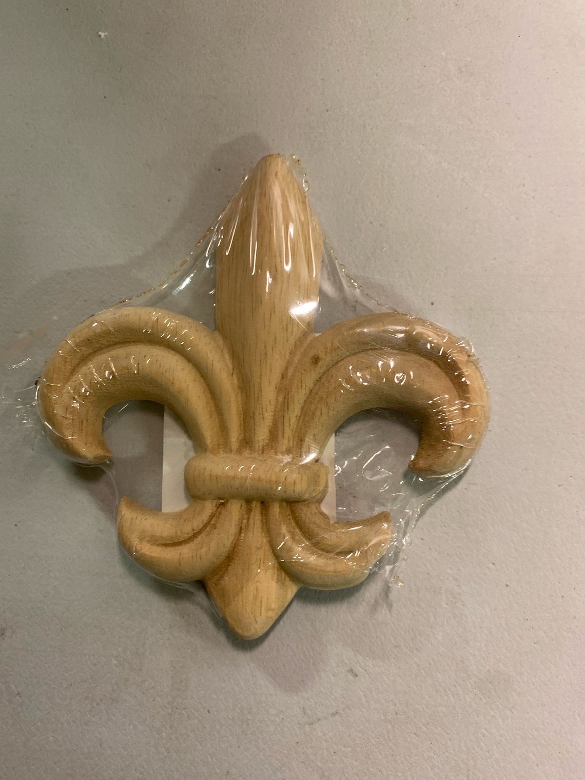 Hardware Resources PAPL-11-RRW Paint Grade Pressed Wood Carved Acanthus Applique Onlay - Right Curve - 4-3/8"H x 10-5/8"W x 5/16"D - Natural Rubberwood