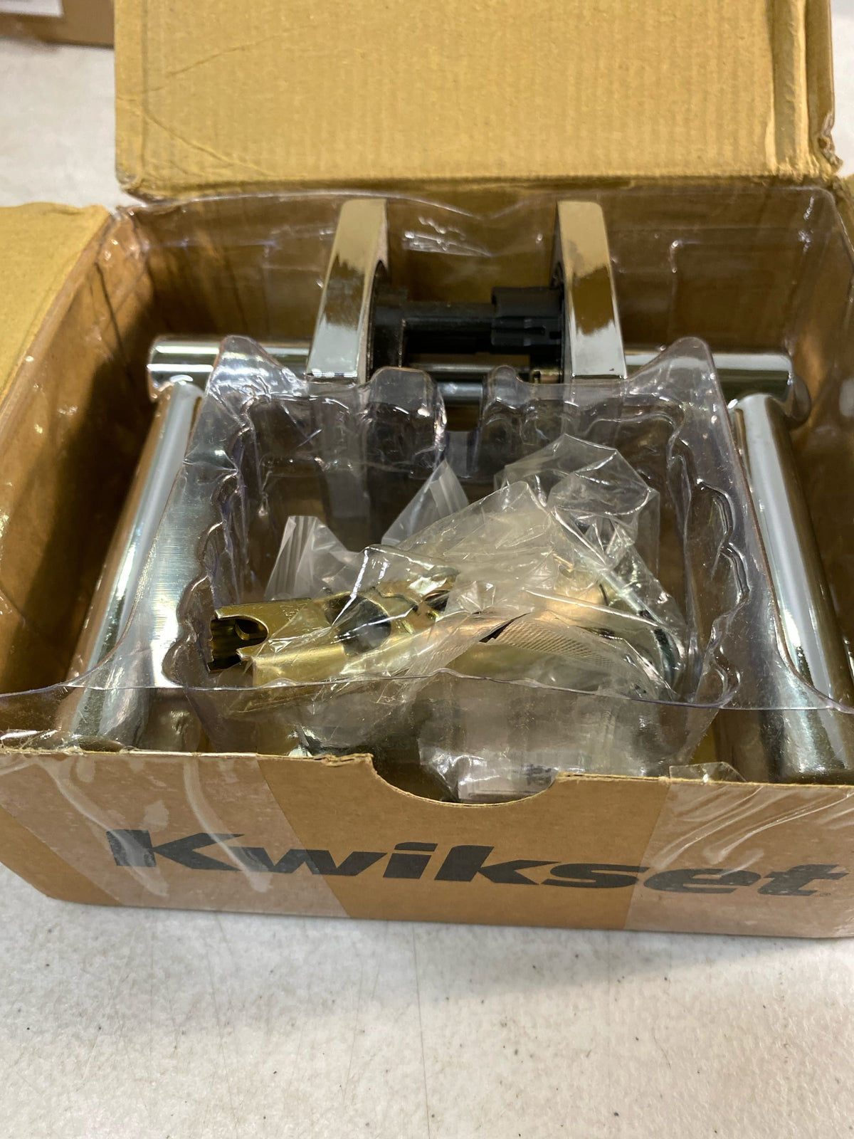 Kwikset 740MILSQT-26S Milan Single Cylinder Keyed Entry Door Lever Set with Square Rose - Polished Chrome