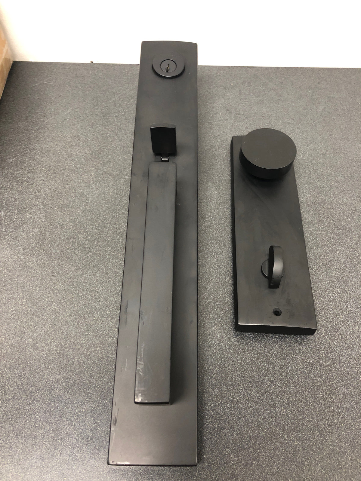 Baldwin EESANxCONCQE190 Santa Cruz Full Plate Single Cylinder Keyed Entry Handleset with Interior Contemporary Knob and Emergency Egress Function - Satin Black