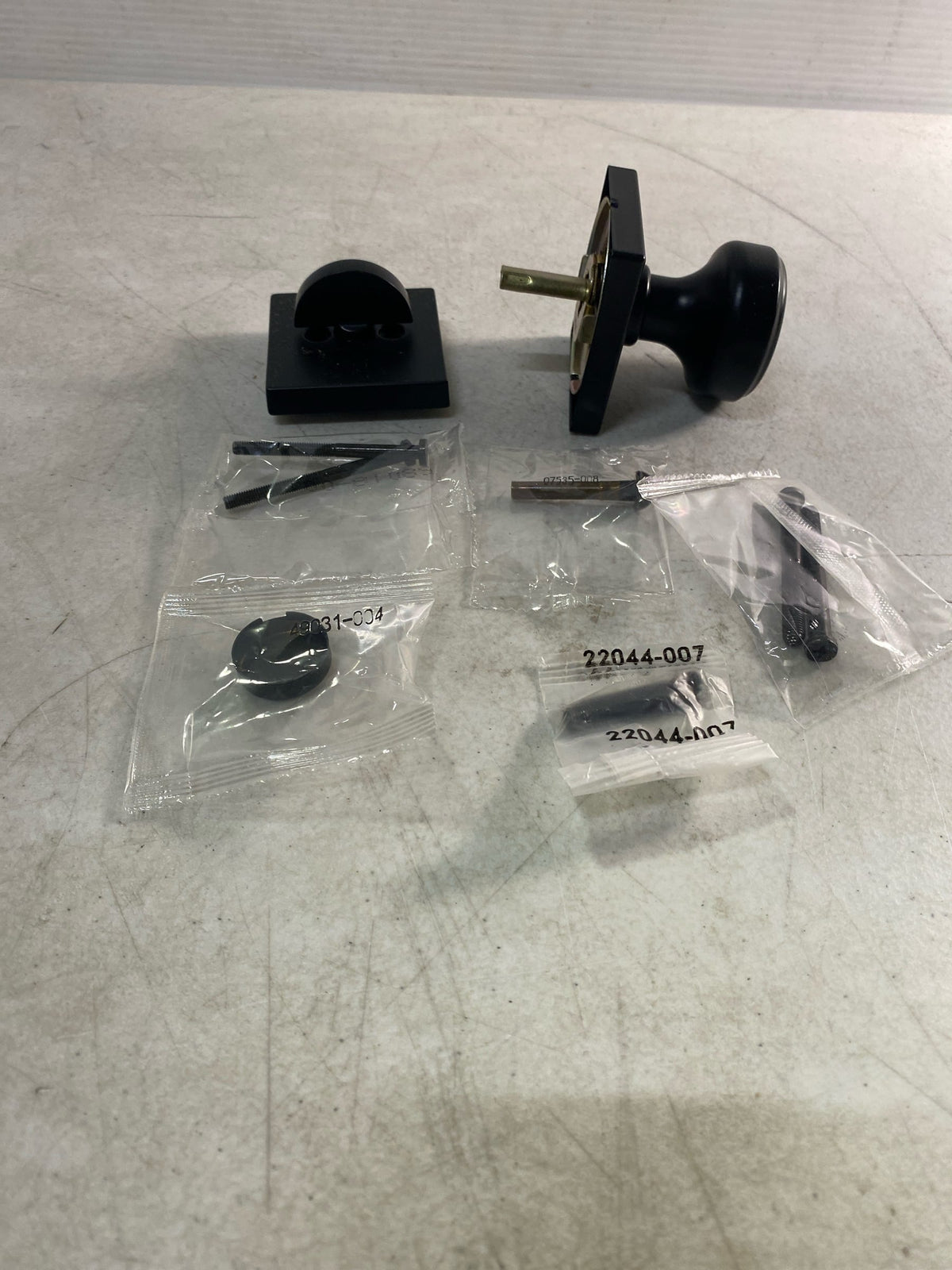 Kwikset 966MNKSQT-514.UNIV Maven Single Cylinder Keyed Entry Handleset Interior Pack with Square Rose for Handlesets - Matte Black
