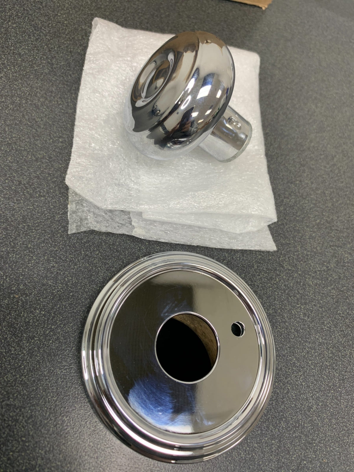 Schlage FC21GEO625IND Custom Georgian Passage or Privacy Door Knob Set with Indy Trim - Bright Chrome