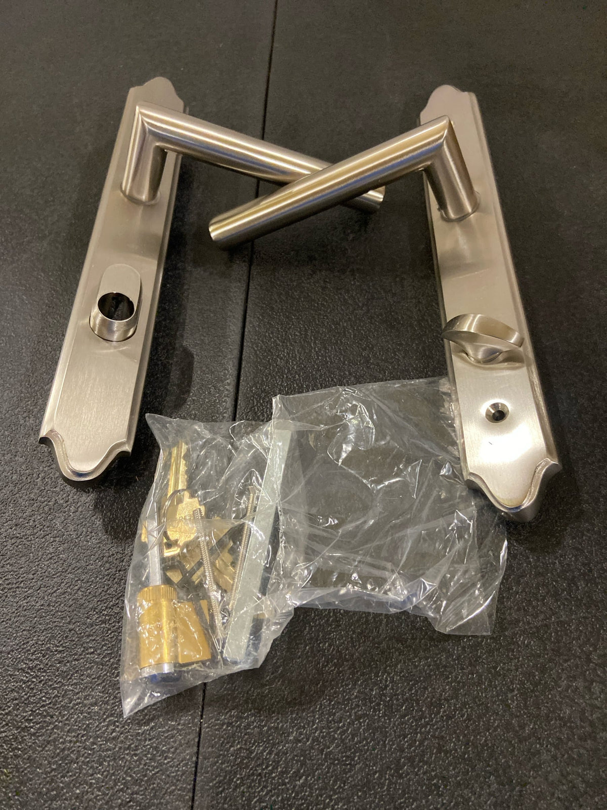 Emtek Satin Nickel Multipoint, Stuttgart Lever 1171STUUS15RH