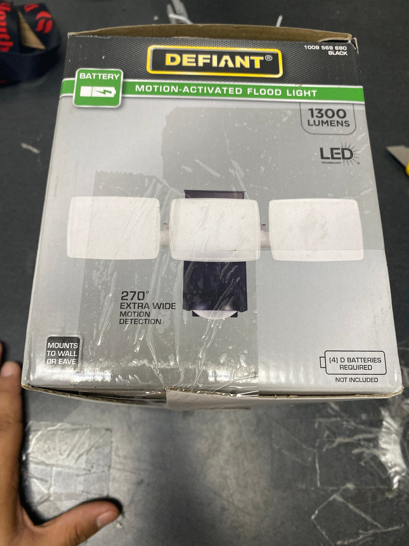 Defiant HB-2813-BK 270-Degree Black Motion Activated Battery Powered Outdoor 3-Head Dusk to Dawn LED Security Flood Light 1300 Lumens