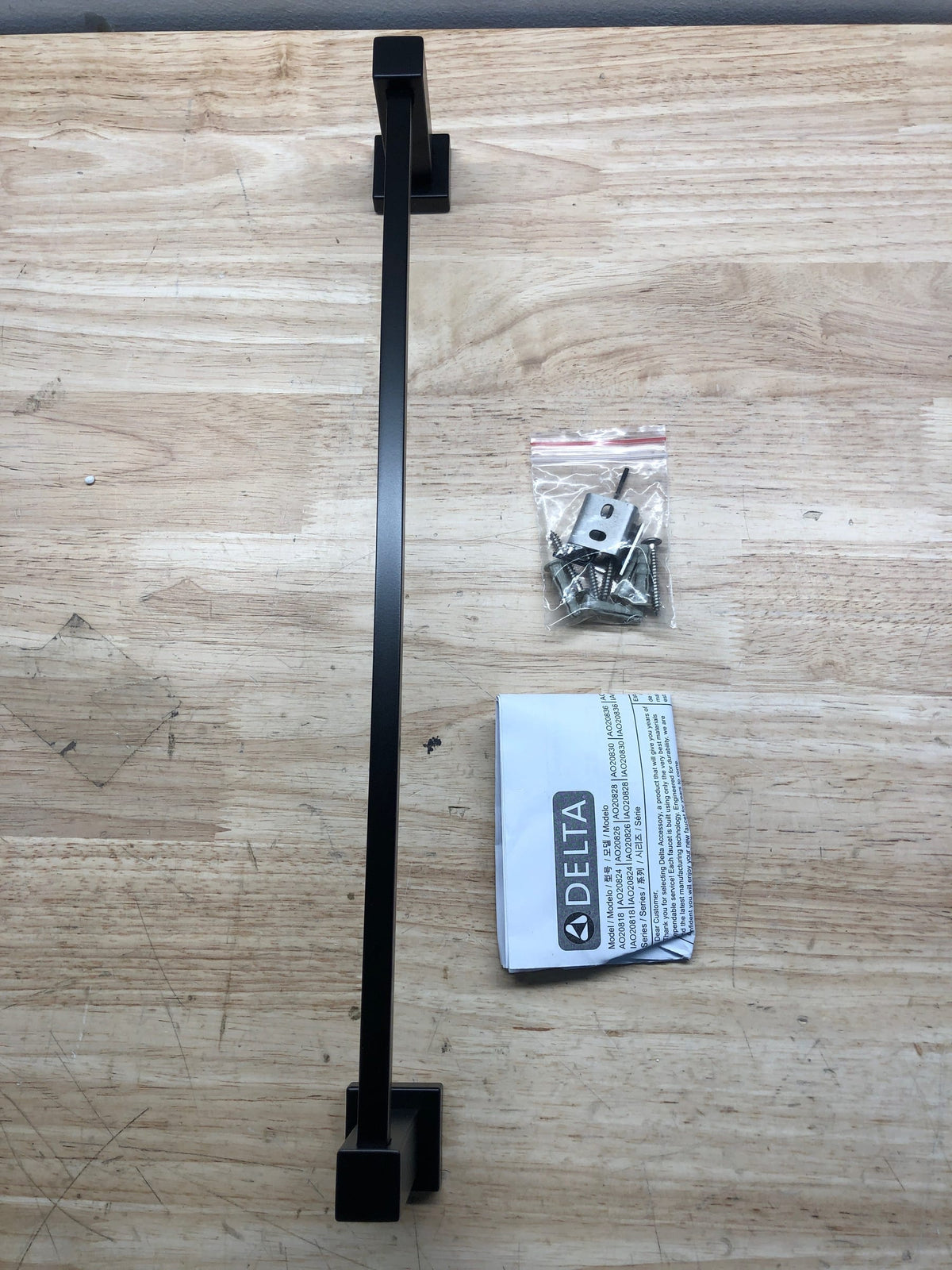 Delta IAO20818-BL Velum 18" Towel Bar - Matte Black