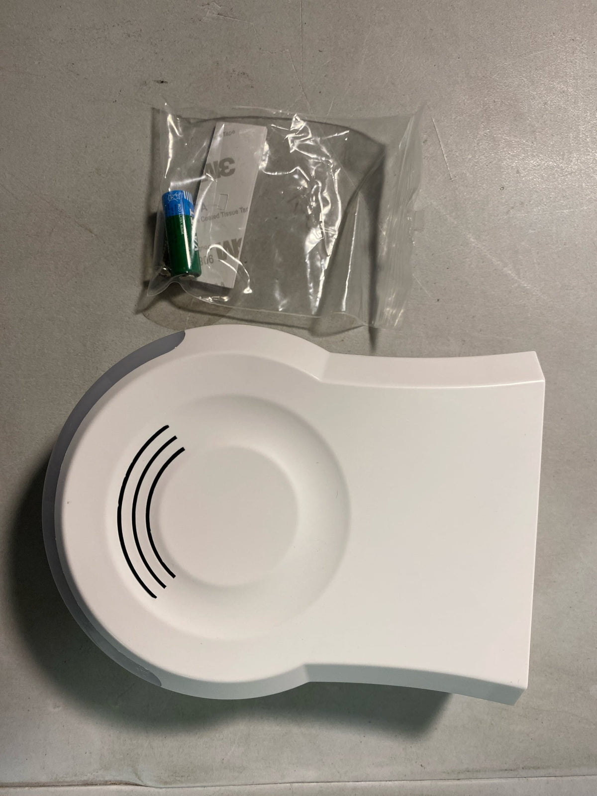 Defiant 18000009 Wireless Battery Operated Tabletop Doorbell Kit with LED Strobe Light and Wireless Push Button, White