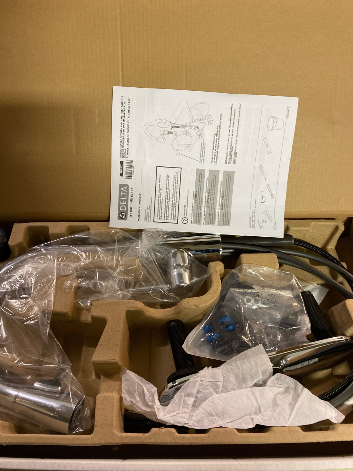 Delta 9113-DST Essa Pull-Down Kitchen Faucet with Magnetic Docking Spray Head - Includes - Chrome