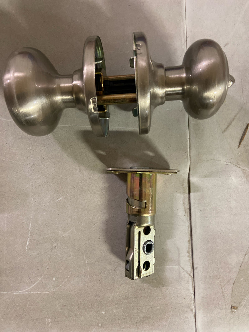 Kwikset T242CV15SMTCPCO Cove Satin Nickel Keyed Entry Door Knob and Single Cylinder Deadbolt Project Pack featuring SmartKey and Microban