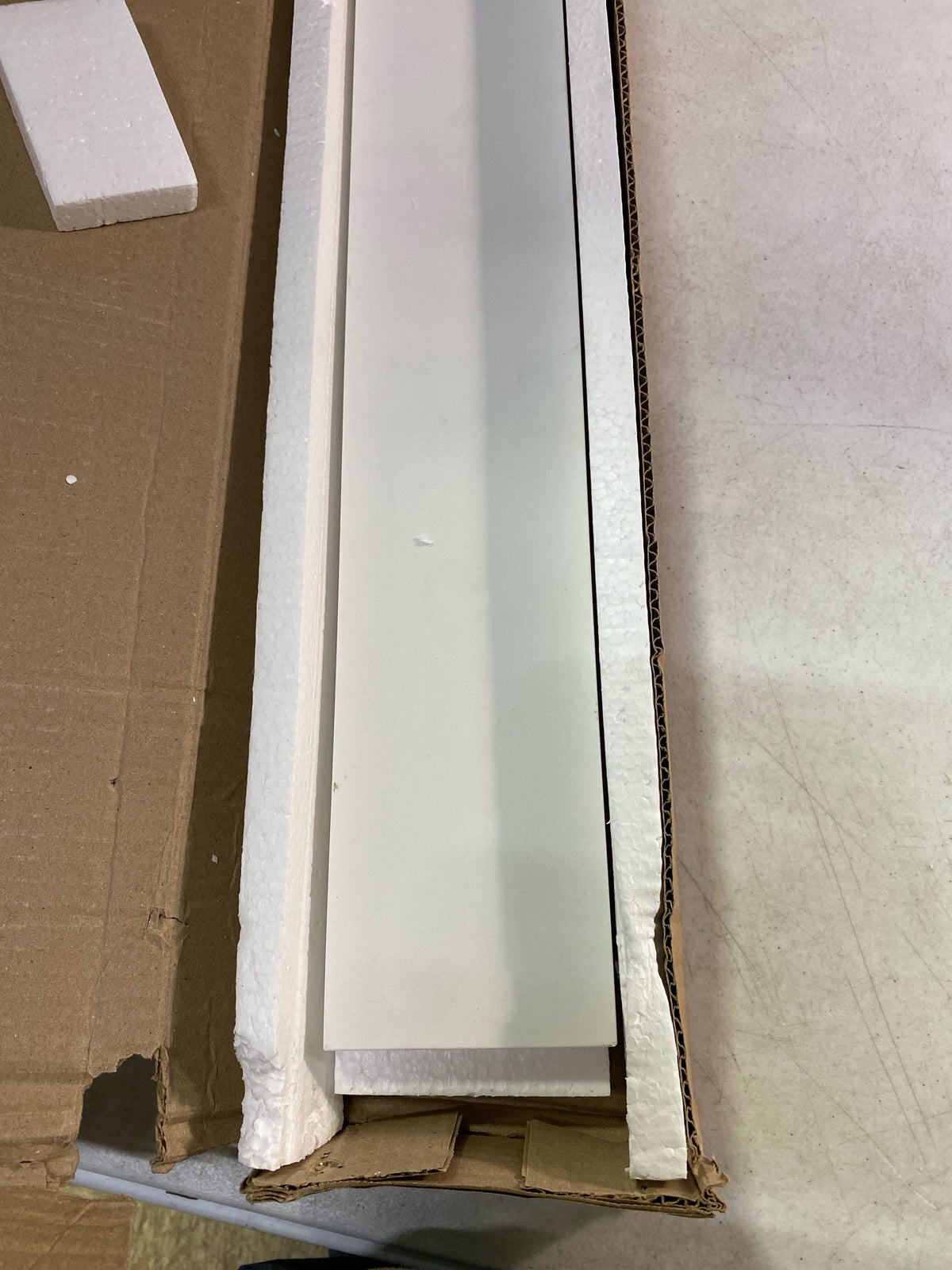 Ariel AL-WQ-SIDESPLSH Ariel 21-1/5" Quartz Vanity Side Splash - White