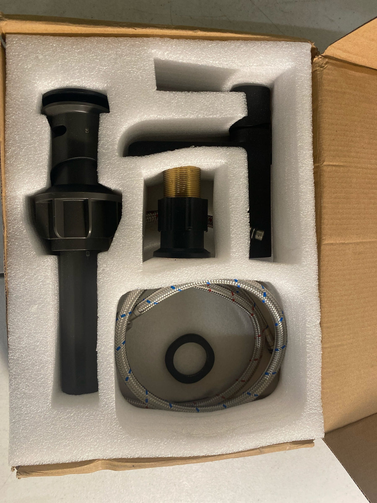 Bwe A-96083-B Waterfall Single Handle Single Hole Modern Bathroom Faucet Bathroom Drip-Free Vanity RV Sink Faucet in Matte Black