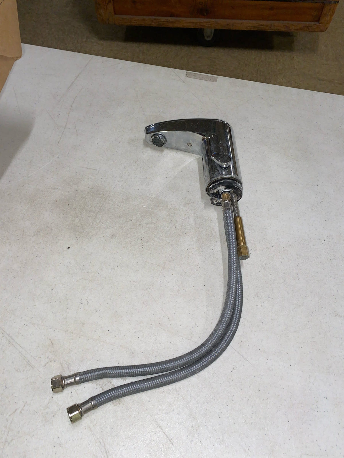Sloan 3335111 0.5 GPM Battery Powered Metering Faucet - Polished Chrome