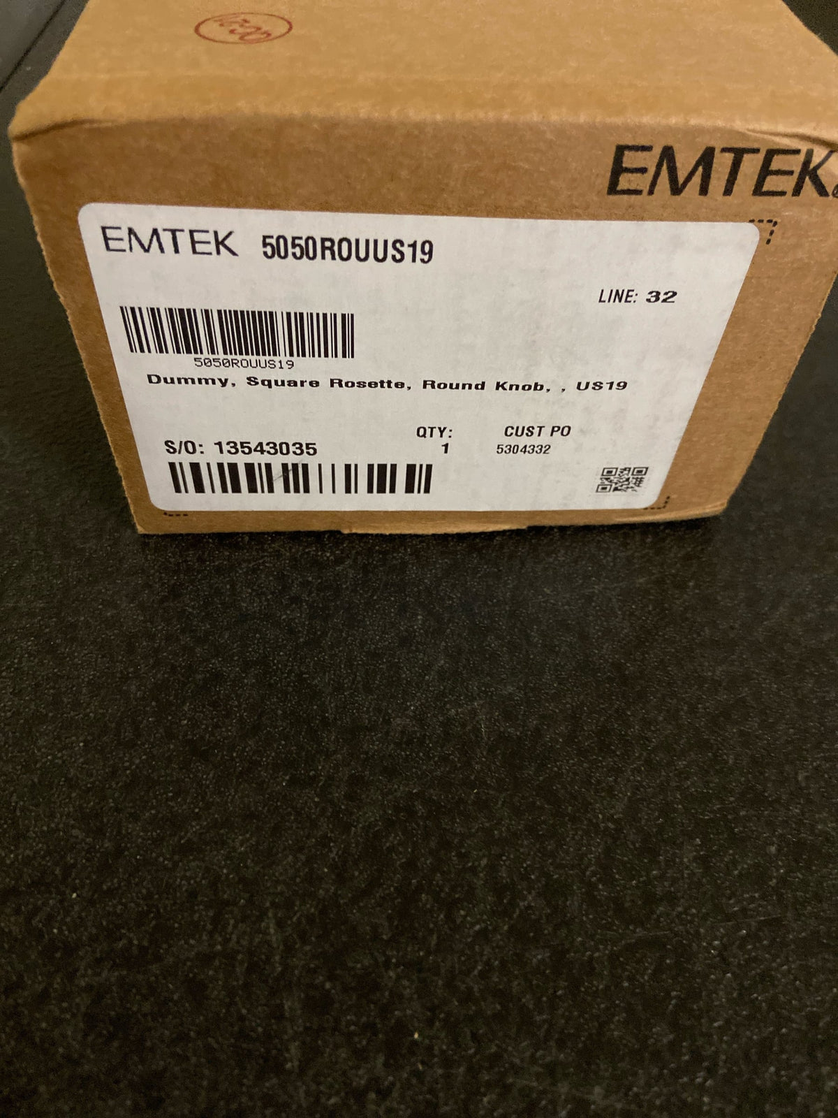EMTEK Square Rosette Dummy, Pair with Matching Finish Round Knob - Choice of 7 Finishes - 5050ROUUS19 - Flat Black (US19)