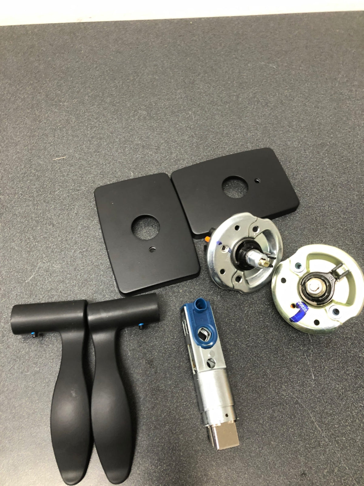 Schlage FC21PEN622GEE Custom Pennant Passage or Privacy Door Lever Set with Greene Trim - Matte Black