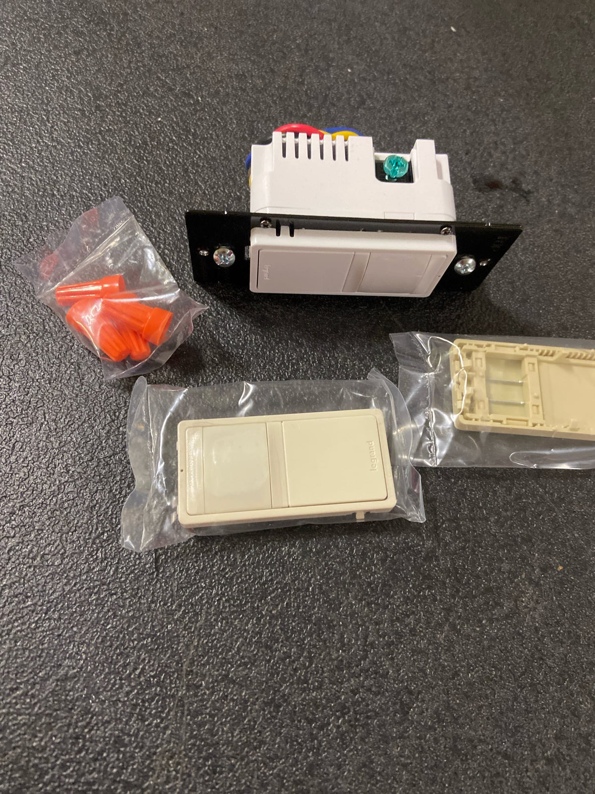 Legrand RRW600UTC radiant 600 Watt Occupancy/Vacancy Sensor Light Switch Wall Control - Tri-Color