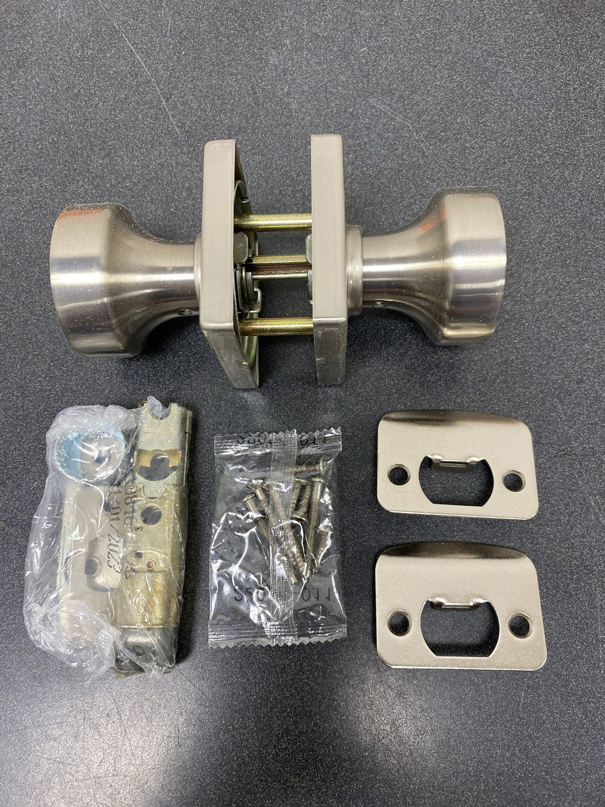 Kwikset 720PSKSQT-15 Pismo Passage Door Knob Set with Square Rose - Satin Nickel