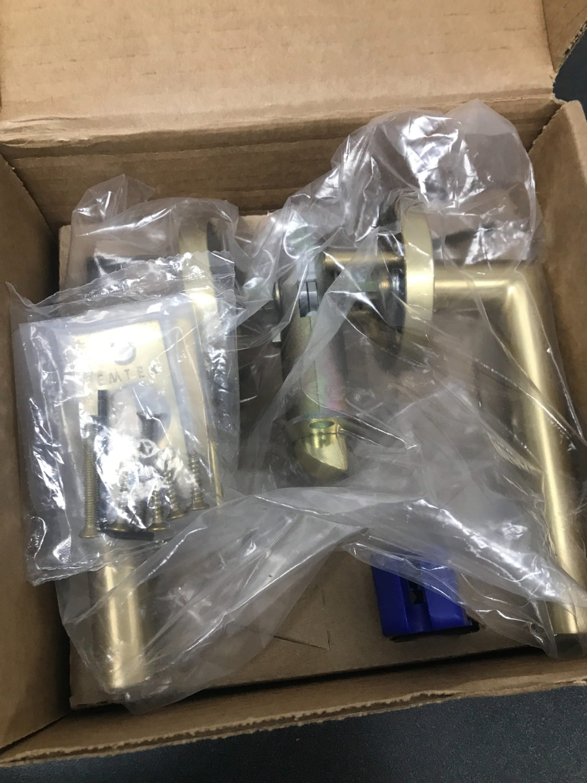 Emtek 5209STUUS4RH Stuttgart Right Handed Privacy Door Lever Set with Disk Rose from the Brass Modern Collection - Satin Brass