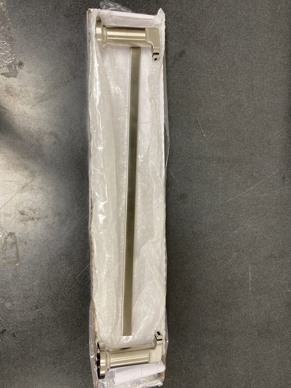 Delta 78918-SS Tetra 18" Towel Bar - Brilliance Stainless