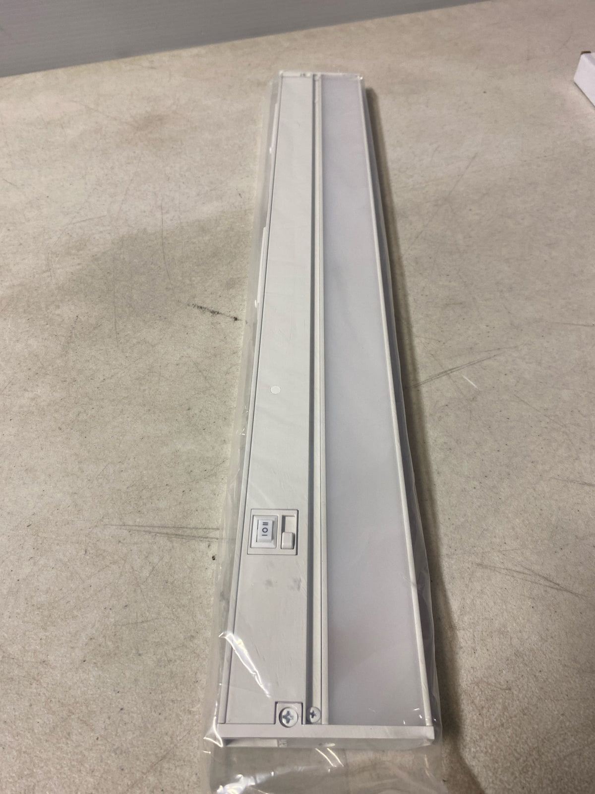 AFX KNLU22WH Koren 22" Long LED Light Bar - White