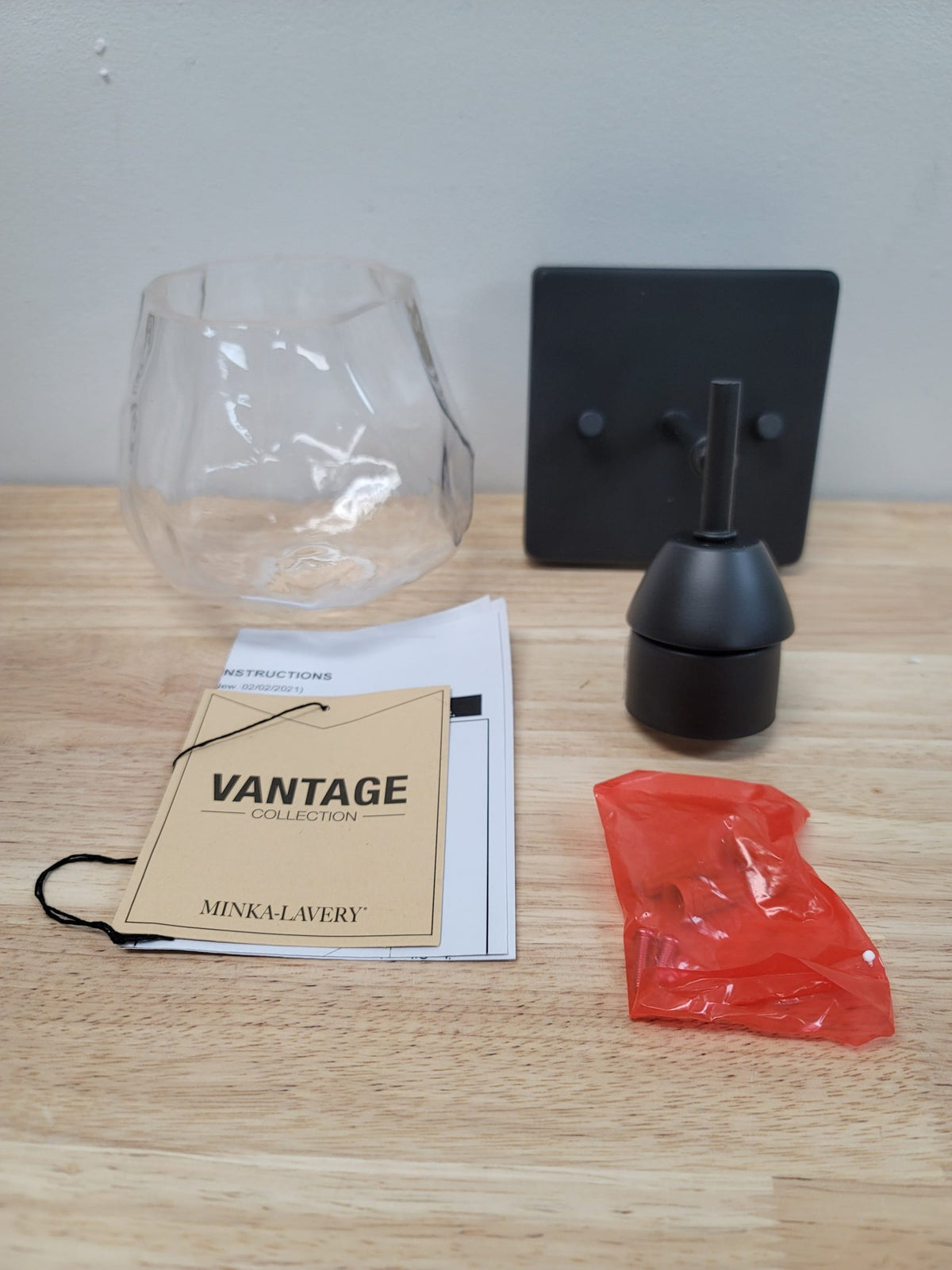 Minka lavery 3171-66A Camrin 5.5 in. 1-Light Coal Vanity Light with Clear Glass Shade