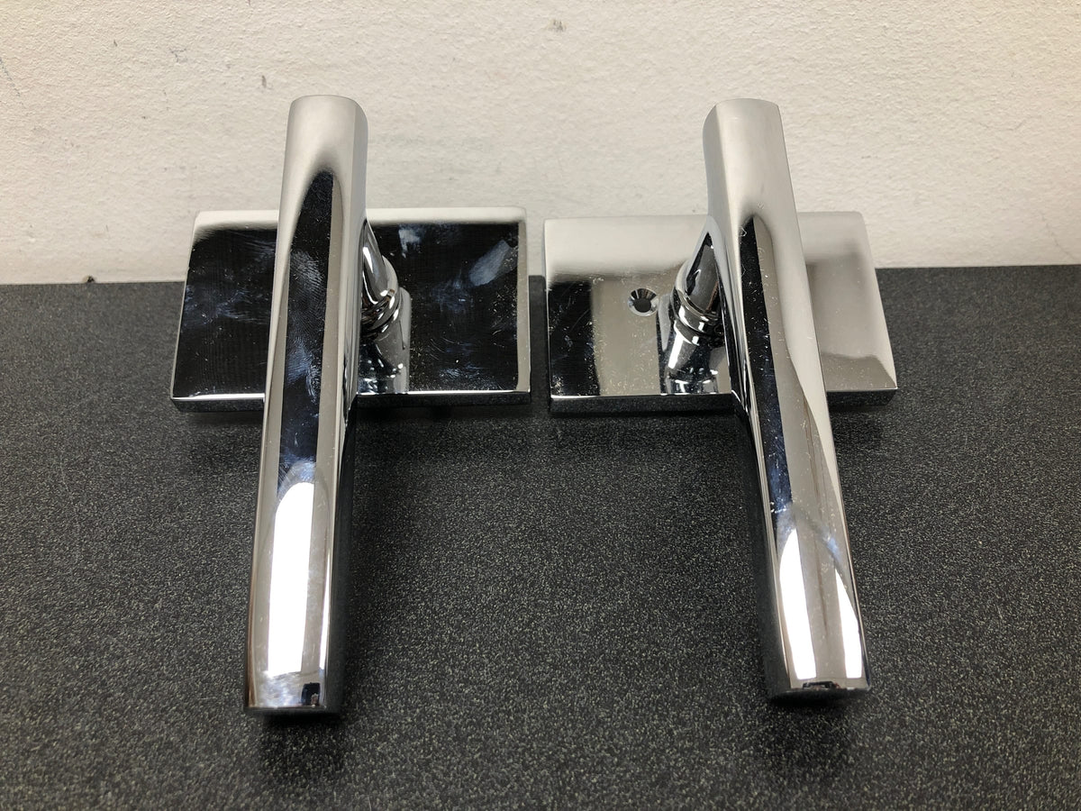 Emtek 5112FRLUS26RH Freestone Right Handed Passage Door Lever Set with Modern Rectangular Rose from the Urban Modern Collection - Polished Chrome