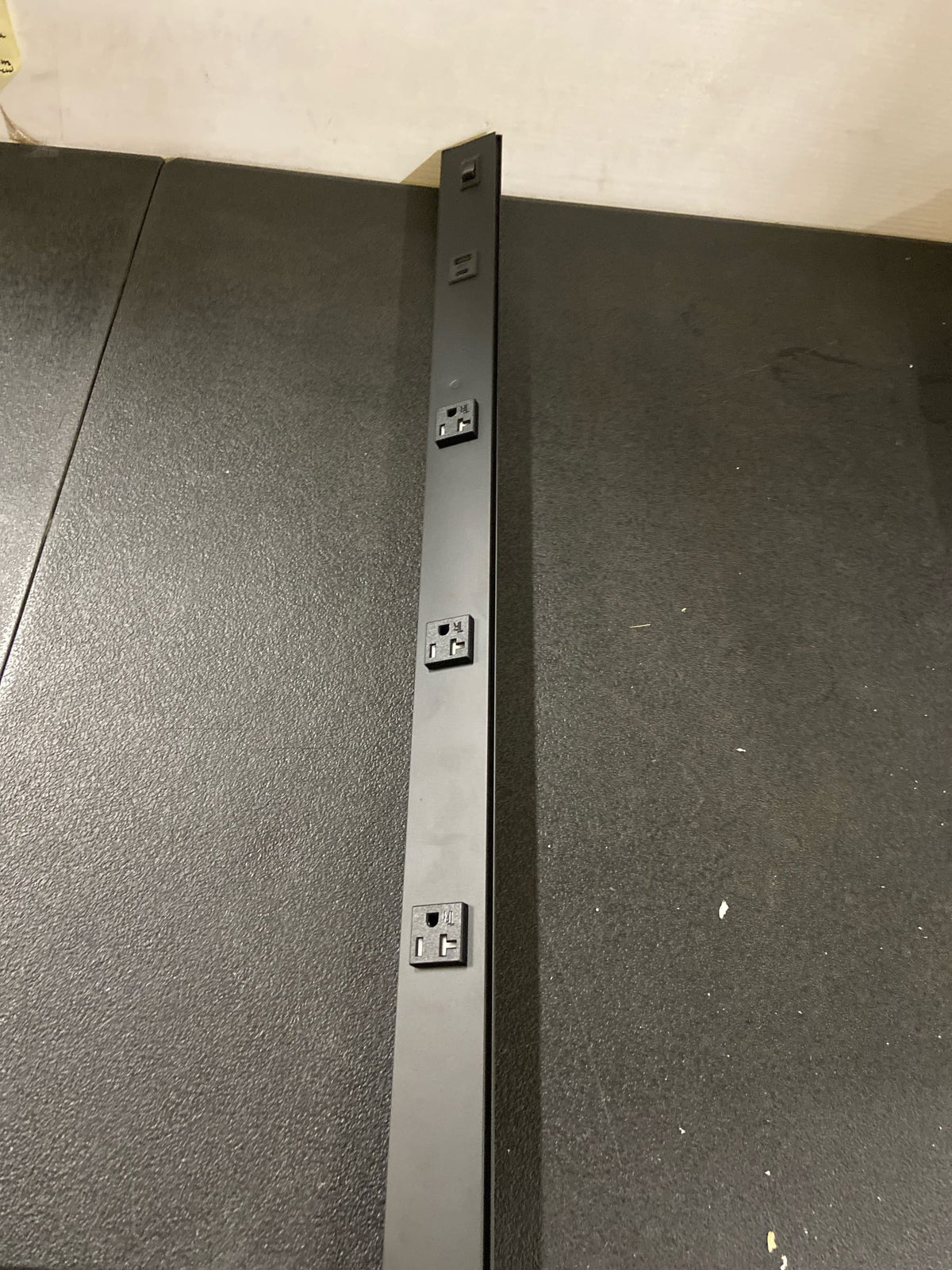 American Lighting ATOM-120V-40-BK Undercabinets 40" Long 4 Outlet Low Profile Power Strip - Black
