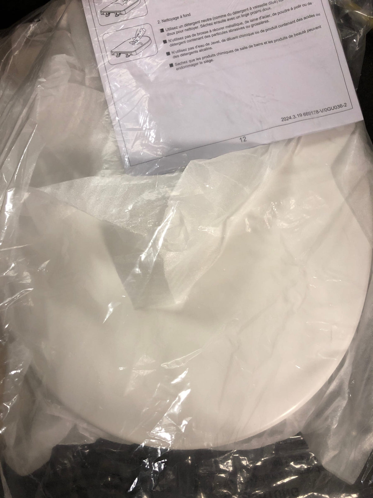 TOTO SS113#01 SoftClose Round Closed-Front Toilet Seat and Lid - Cotton